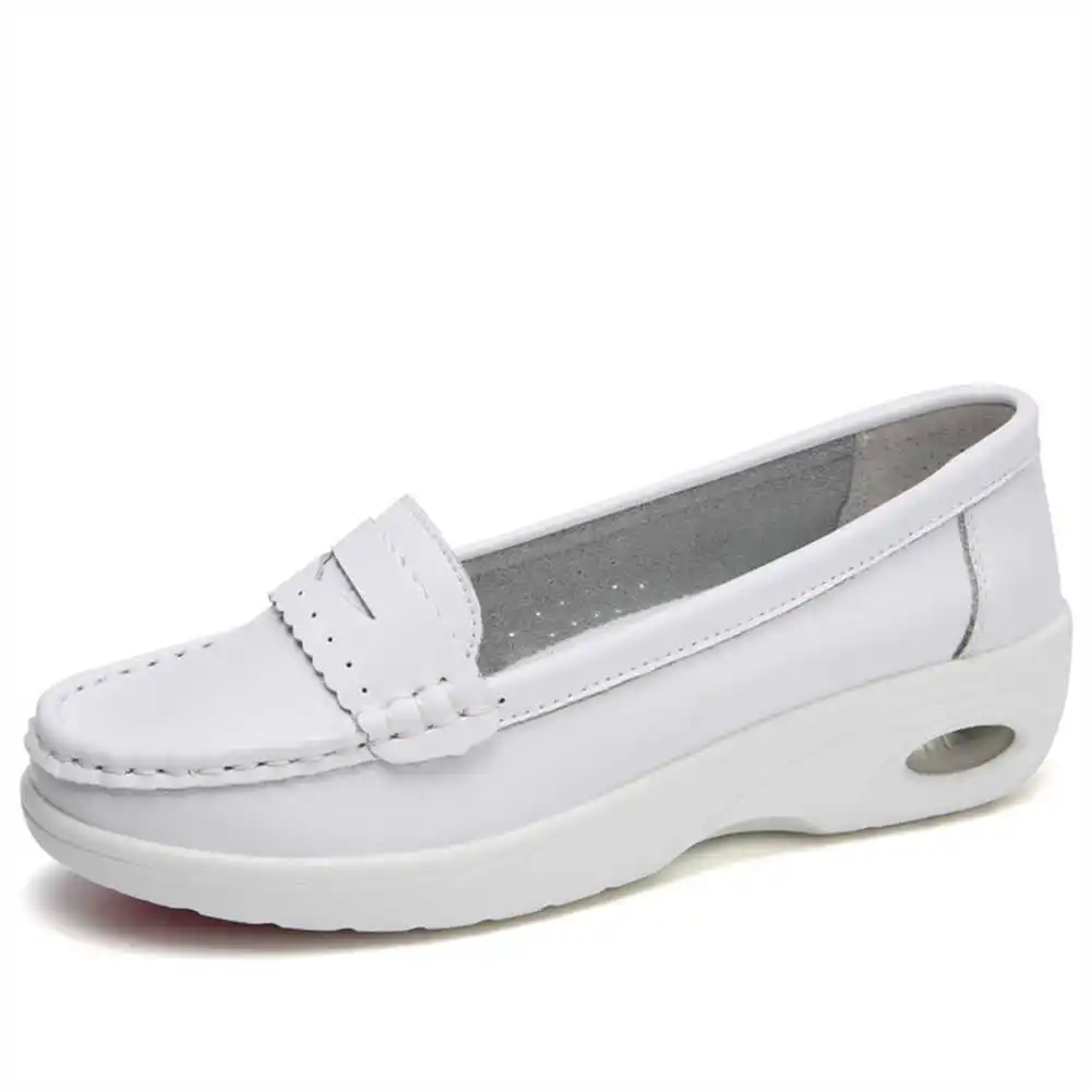 Thick Sole Slipon White Traine - Tech Accessories For College ulasan dan harga
