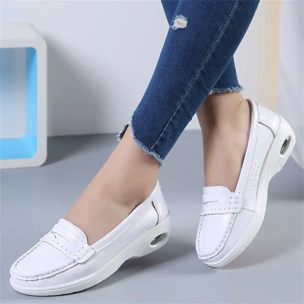 Thick Sole Slipon White Traine - Tech Accessories For College ulasan dan harga